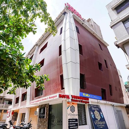Fabhotel Vrundavan, Athwa Bhatha Extérieur photo