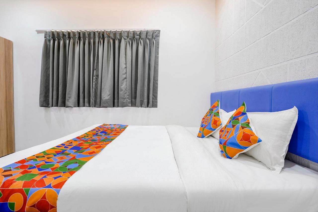 Fabhotel Vrundavan, Athwa Bhatha Extérieur photo