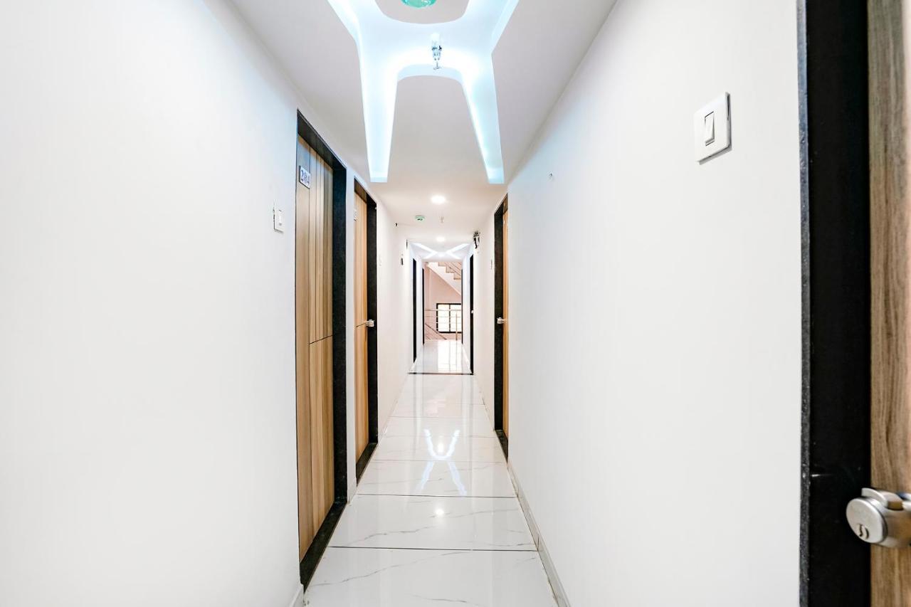 Fabhotel Vrundavan, Athwa Bhatha Extérieur photo