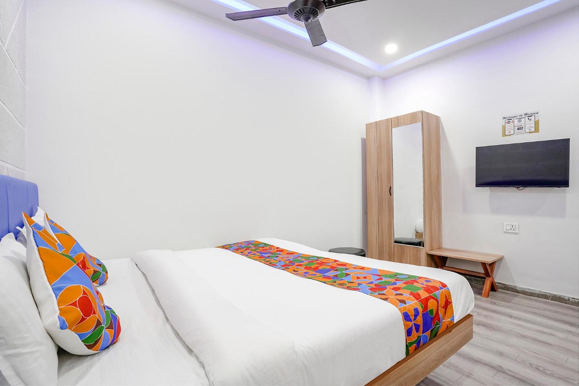 Fabhotel Vrundavan, Athwa Bhatha Extérieur photo