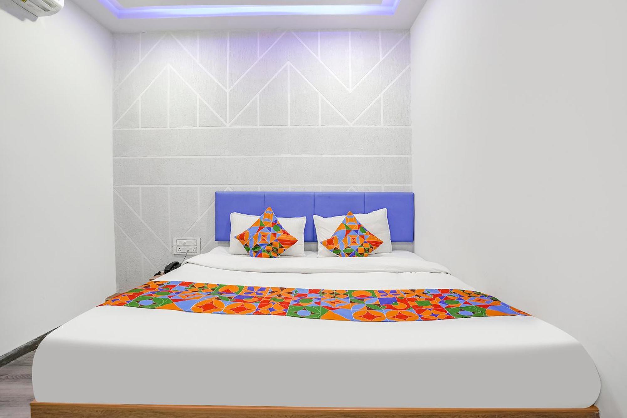 Fabhotel Vrundavan, Athwa Bhatha Extérieur photo